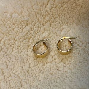 Beautiful gold (14k) Round Hoop Earing